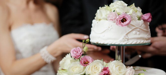 結婚式でのケーキ入刀